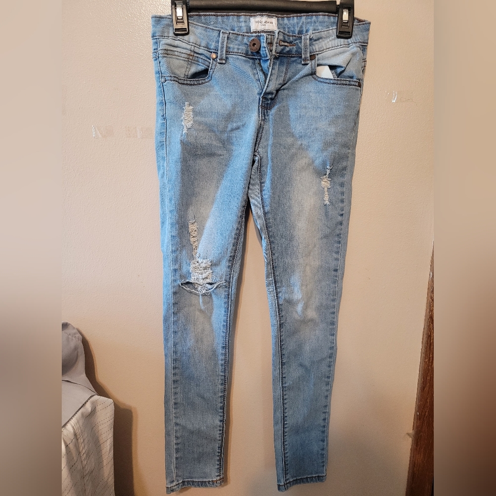 GOGO Skinny Jeans with holes